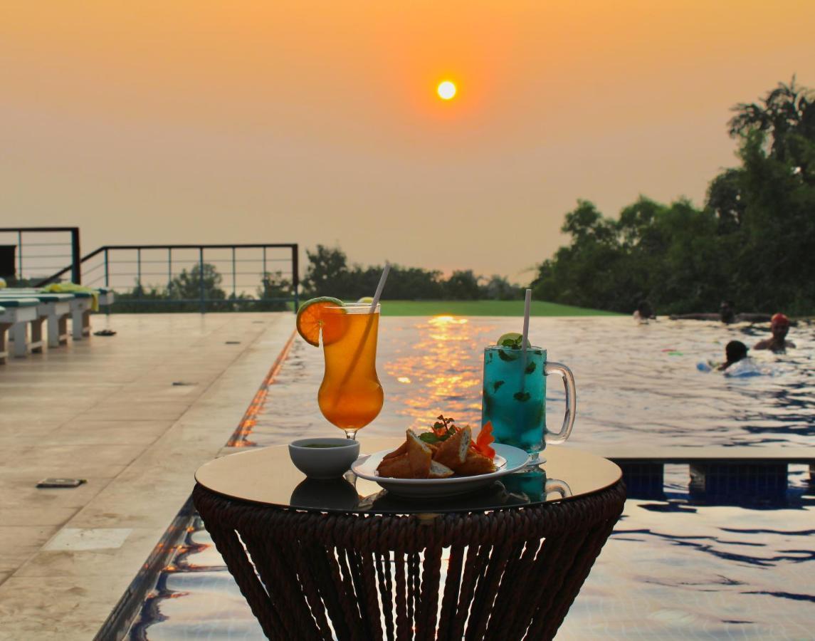 Oxygen Resorts Morjim, Goa Exteriör bild